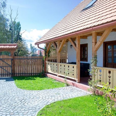 Pepi Vendeghaz - Casa De Oaspeti Pepi Joseni  ภายนอก รูปภาพ