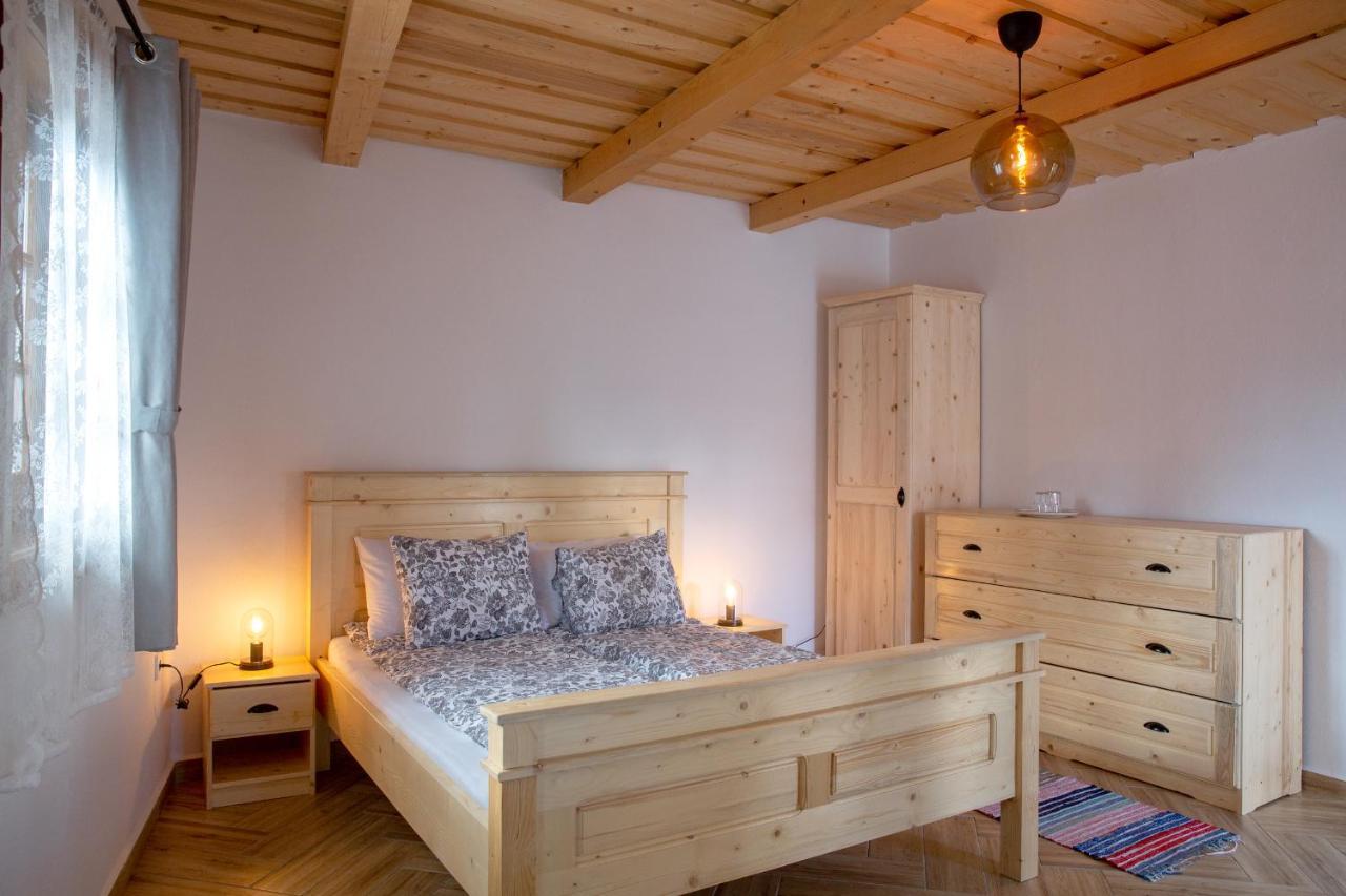 Pepi Vendeghaz - Casa De Oaspeti Pepi Joseni  ภายนอก รูปภาพ